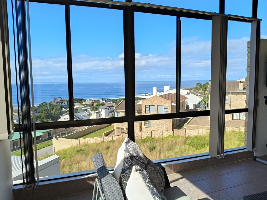 4 Bedroom Property for Sale in Wavecrest Eastern Cape